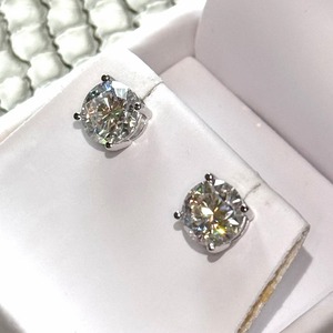 Good Quality <b>Moissanite</b> Diamond Stud <b>Earrings</b> Fine Quality Jewelry with Durable for Everyday Style Available At Best Price - Product Image 2