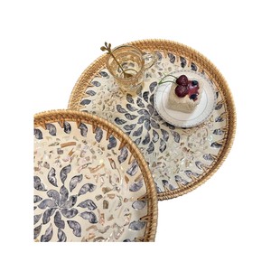 Plateau décoratif en rotin naturel avec incrustation élégante en MOP - Product Image 3