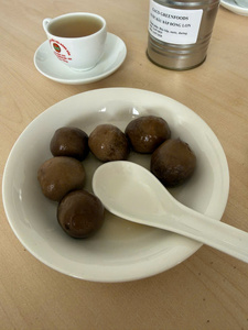 Champignons en conserve entiers de qualité supérieure du Vietnam, qualité alimentaire, vente en gros, export, fabricant OEM, marque privée - Product Image 1