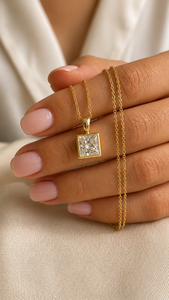 Colgante de Diamante Cultivado en Laboratorio con Certificación IGI de 1.5 Quilates, Corte Princesa, Oro Amarillo de 14K, Engaste de Bisel, Colgante Solitario para Mujer - Product Image 3