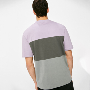Camiseta de Manga Corta con Cuello Redondo y Corte Holgado para Hombre, Estilo Urbano, con Estampado de Retrato de Rapero, 100% Algodón Jersey, Hecha en Pakistán - Product Image 5