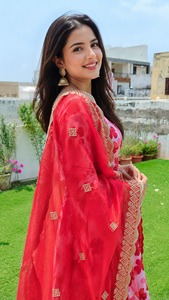 Dupatta lourde pour femmes, tissu en filet scintillant avec travail Zari, dupatta légère pour mariage pakistanais, réceptions et occasions festives - Product Image 1