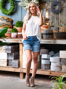 Shorts en jean décontractés pour l'été, taille haute, effet usé, fermeture boutonnée, style Bermuda, coupe ajustée pour femme, streetwear - Product Image 4