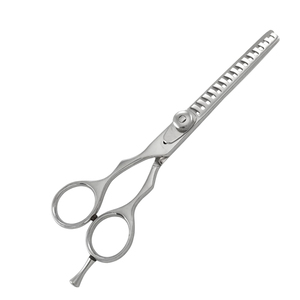 Ciseaux professionnels pour la retouche des cheveux, en acier inoxydable, à pointe arrondie, pour droitiers, manche long, usage en salon, fabriqués au Pakistan - Product Image 2