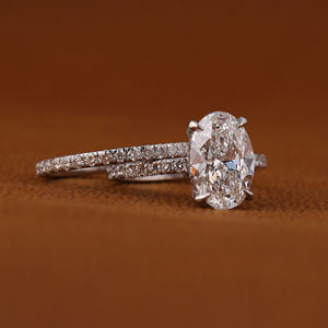 Anillo de Compromiso de Oro de 14K con Diamante Ovalado Creado en Laboratorio de 3 CT, Certificado IGI, con Banda Pavé, Joyería Nupcial, Venta al Por Mayor Personalizada - Product Image 2