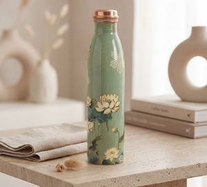 ขวดน้ำทองแดงลายดอกบัวแบบโอเรียนทอลสุดหรู พกพาสะดวก สีเขียว พร้อมฝาทองแดง - Product Image 1