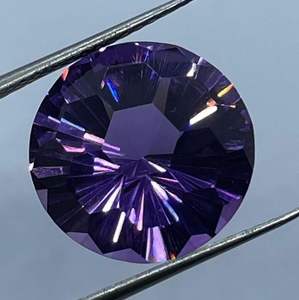 Aigue-marine naturelle polie, taille football, ronde brillante, irisée, violet - Product Image 5