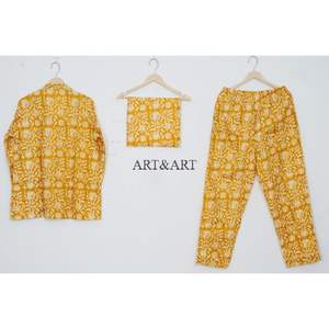 ชุดนอนผ้าฝ้ายพิมพ์ลายดอกไม้สำหรับผู้หญิง ทำมือจากอินเดีย ชุด 3 ชิ้น พร้อมกระเป๋าเข้าชุด เนื้อผ้านุ่มสบายสำหรับการนอนหลับ - Product Image 4