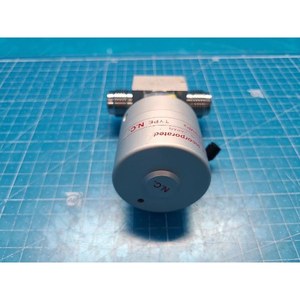 Vanne à diaphragme manuelle FUJIKIN 316 L Type N.C 021366 utilisée comme pièce détachée pour équipement semi-conducteur Legacy - Product Image 1