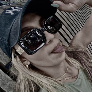 2024 European American Fashion Trendy Sunglasses for Women <b>Square</b> Minimalist PC <b>Frame</b> UV400 TAC Lenses Small <b>Frame</b> Street Style - Product Image 5