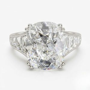 Anillo de Diamantes Cultivados en Laboratorio con Certificación IGI, 4.58TCW, Corte Cojín, Oro Blanco de 14K, Anillo de Compromiso con Tres Diamantes y Diamante Lateral Trapezoidal - Product Image 1