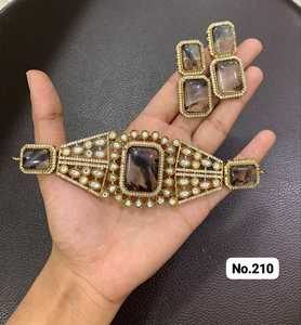 R.K. Juego de Collar Étnico Indio Chapado en Oro con Incrustaciones de Kundan y Aretes de Perlas de Imitación y Circonitas para Bodas y Fiestas - Product Image 2
