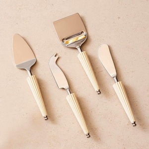 Épandeur de fromage de table design avec manche rond en marbre blanc Outils de coupe de fromage Épandeur de fromage plaqué argent - Product Image 2