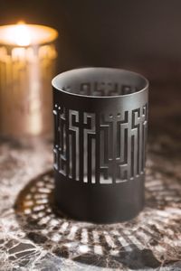 Brûleur décoratif de luxe en résine artisanale effet marbre pour encens et parfums d'ambiance - Product Image 2