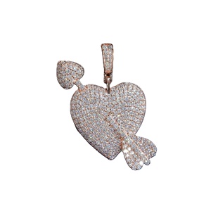 จี้รูปหัวใจพร้อมลูกศร ประดับเพชรโมอิสซาไนต์ ชุบทองคำขาวและโรสโกลด์ ดีไซน์หรูหรา สไตล์ฮิปฮอป สำหรับทุกเพศ - Product Image 1