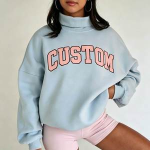 เสื้อสเวตเชิ้ตคอเต่าโอเวอร์ไซส์สำหรับผู้หญิง สีฟ้าอ่อน พิมพ์ลายตัวอักษรสีชมพู ทรงหลวม ไหล่ตก แขนยาว ผ้าฝ้าย สำหรับฤดูใบไม้ร่วง - Product Image 1