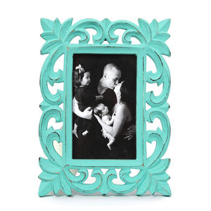 Cadre photo en bois classique, accent décoratif pour bureau et décoration de pièce - Product Image 1