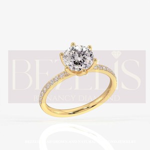 Anillo de compromiso solitario de plata con diamante redondo cultivado en laboratorio y banda pavé, ideal para regalo y fiesta, venta al por mayor, joyería fina para mujer. - Product Image 5