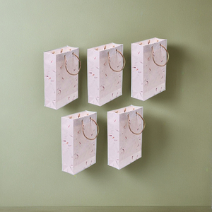 Bolsa de Regalo de Papel Ecológico de Primera Calidad para Empaque de Marca, Bolsa de Papel Hecha a Mano con Acabado Natural para Envolver Regalos, Ecológica para Venta Minorista - Product Image 4