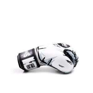 Guantes de Boxeo de Entrenamiento con Estampado Digital Completo en Blanco y Negro, Cierre de Cordones para Muay Thai Profesional, Auténticos - Product Image 3