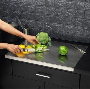 Planche à découper en acier inoxydable pour couper les légumes et les fruits. Utilisation polyvalente comme pétrir la pâte, etc. - Product Image 1