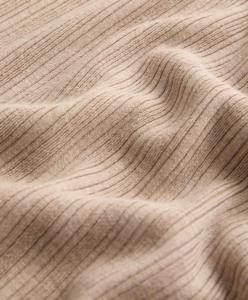 Pull en laine mérinos de luxe à col rond, respirant, boutonné, pour femme, vêtement d'hiver haut de gamme, chemise en tricot premium pour l'Europe - Product Image 6