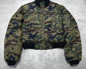 Chaqueta de mezclilla sólida de fábrica con forro polar, estilo bomber regular, transpirable, de secado rápido, ecológica, para hombre, ideal para invierno. - Product Image 1