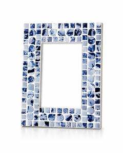 Marco de Fotos Mosaico Azul y Blanco Hecho a Mano, Diseño Rectangular con Rayas Diagonales, Exhibición Vertical de Sobremesa, Marco Personalizado para Cuadros - Product Image 1