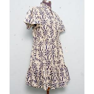 Robe pour femmes à imprimé palmiers, manches courtes, col montant, boutonnée, coupe trapèze, décontractée, été, mi-longue - Product Image 2
