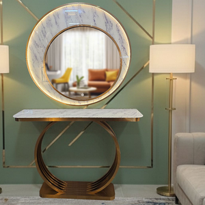 Decora la entrada, el pasillo o la sala de estar de tu hogar con este sofisticado conjunto de mesa consola y espejo S S PVD. - Product Image 6