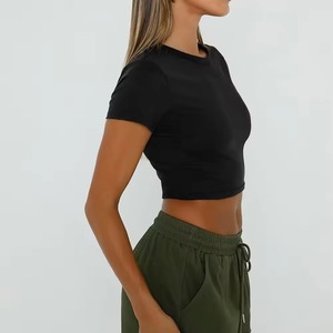 Camisetas Cortas Casuales de Algodón de 220 GSM al por Mayor, Color Personalizado, con Botones, para Mujer, Corte Regular, Top Corto, Camiseta de Verano con Logotipo Serigrafiado - Product Image 3