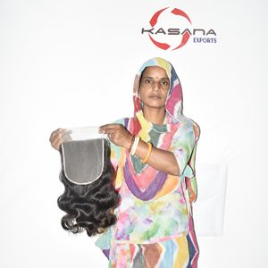 ขายส่งผมต่อแบบเต็มศีรษะชนิดลูกไม้เต็มศีรษะ 100% ผมแท้ของผู้หญิงอินเดีย แบบลอนลึก 7*7  จัดเรียงเกล็ดผมอย่างดี สีดำธรรมชาติ ติดตั้งง่าย - Product Image 1