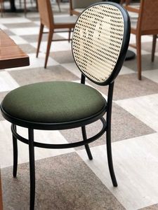 Silla Moderna Tapizada para Hotel con Estructura Metálica y Respaldo de Mimbre, Muebles Comerciales para Interiores - Product Image 1