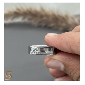 แหวนทองคำขาว 10K สำหรับผู้ชาย ประดับเพชรโมอิสซาไนต์ทรงโซลิแทร์ ดีไซน์แบบแหวนตราประทับ แหวนแต่งงานทันสมัย ขายส่ง - Product Image 1