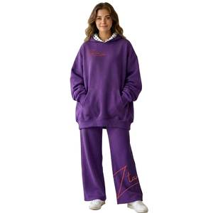 Conjunto de Sudadera con Capucha y Pantalones Anchos Color Borgoña para Mujer, Chándal con Forro en Contraste, Atuendo Informal para Descansar, Logotipo Personalizado - Product Image 4