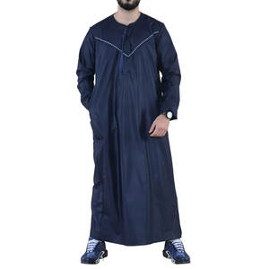 Thobe islamique pour hommes, élégant et de haute qualité, 100% coton, long, couleur foncée, vêtements pour hommes, thobe / thawb pour le Ramadan - Product Image 1