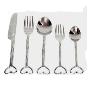 Ensemble de couverts artisanaux de style américain de 5 pièces avec poignées en forme de cœur de qualité supérieure en argent - Product Image 6