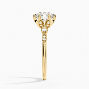 แหวนหมั้นเพชรทรงพวงองุ่นประดับเพชรหลายเม็ด - Product Image 2