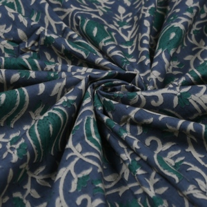 ผ้าฝ้ายพิมพ์ลายดอกไม้สีน้ำเงินอมเขียวแบบดั้งเดิม  ลายบูตะ  ทำด้วยมือ  แบบออร์แกนิค  เป็นมิตรกับสิ่งแวดล้อม  สำหรับตัดเย็บชุดคุर्ติส - Product Image 6