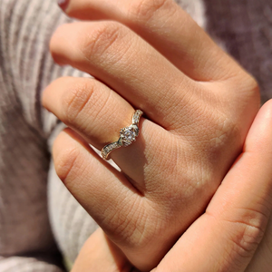 แหวนเพชรเลี้ยงในห้องปฏิบัติการสุดหรู แหวนหมั้นเพชรทอง 14K ทรงมงกุฎ ประดับเพชรทรงกลม สไตล์คลาสสิก ชุบทอง 14K - Product Image 5