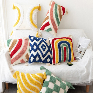 Coussin décoratif carré en fausse fourrure douce, confortable et moderne pour canapé, chambre, salon, hôtel - Product Image 3