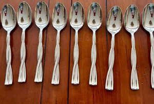 Nouvel ensemble de couverts en acier inoxydable au design moderne, finition miroir argenté, lot de 5 avec poignée torsadée à prix raisonnable - Product Image 2