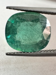 Pierre précieuse naturelle verte 4,64 carats, taille ovale facettée, pierre brute pour la fabrication de bijoux, qualité supérieure, vente en gros - Product Image 4