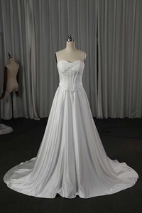 Elegante Vestido de Novia Corte A con Hombros Descubiertos, Escote en V, Encaje Bordado, Cola Catedral, Sin Espalda, Largo hasta el Suelo, Estilo Clásico - Product Image 3