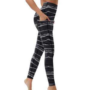 Leggings de yoga à taille haute, longueur intégrale, imprimé léopard, avec poches, extensibles dans quatre sens, en spandex et polyester - Product Image 4