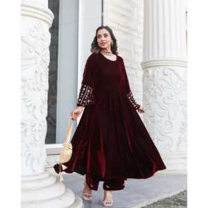 Ensemble Kurta pour femme en velours élégant Noor Jahan, manches longues, taille XS, couleur marron, brodé - Product Image 4