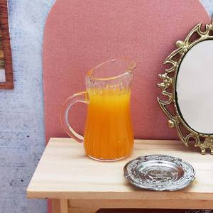 Pichet en verre miniature à l'échelle 1:12 pour la décoration, avec texture côtelée classique, poignée délicate, clarté éclatante - Product Image 5