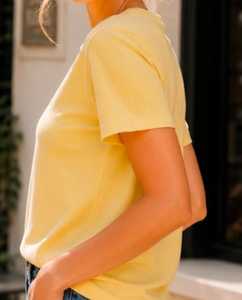 Camiseta de manga corta con cuello redondo para mujer, color negro y amarillo, informal, de corte regular, para verano - Product Image 2