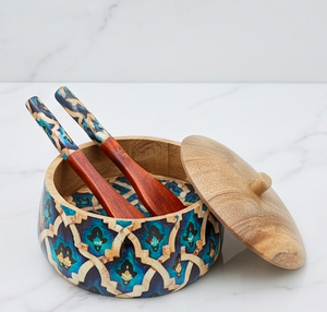 Cuenco decorativo bohemio con patrón geométrico azul y dorado hecho a mano, plato redondo de madera para servir, para decoración del hogar. - Product Image 1