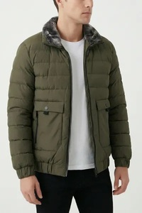 โรงงานขายส่ง EVER GLOW ผู้ผลิตเสื้อแจ็คเก็ตพัฟเฟอร์บุใยสังเคราะห์สำหรับผู้ชายแบบมีฮู้ด  สำหรับฤดูหนาว  แบบสั่งทำได้  วัสดุไนลอนด้านหน้า  ทันสมัย  และเป็นมิตรต่อสิ่งแวดล้อม - Product Image 6